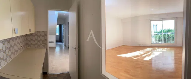 Küche; küchengeräte, holzboden, tageslicht, moderner stil