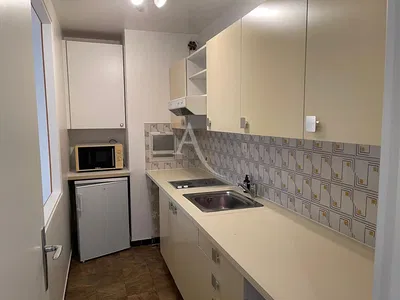 Küche; küchengeräte, holzboden, tageslicht, moderner stil