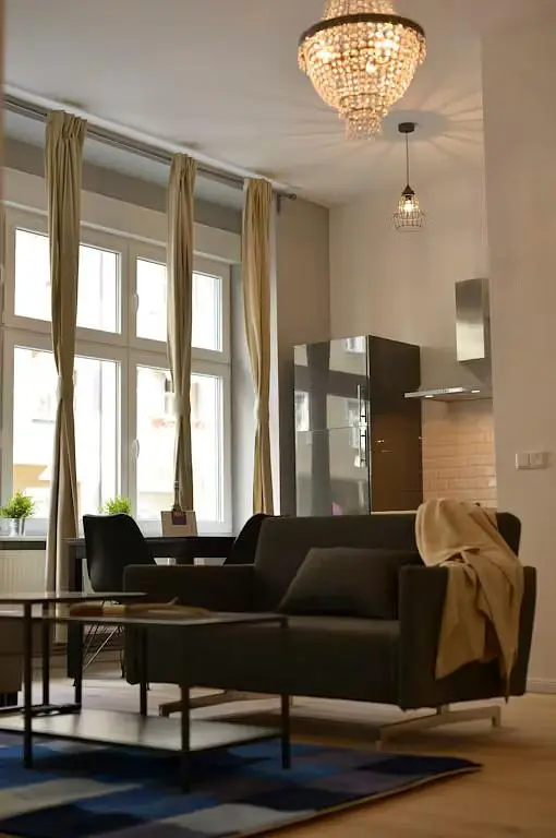 مطبخ; أجهزة المطبخ, أرضية خشبية, ضوء طبيعي, أسلوب عصري