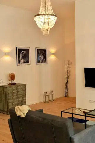 مطبخ; أجهزة المطبخ, أرضية خشبية, ضوء طبيعي, أسلوب عصري