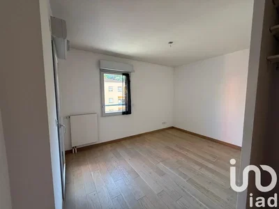 Küche; küchengeräte, holzboden, tageslicht, moderner stil