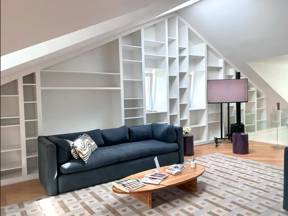 Küche; küchengeräte, holzboden, tageslicht, moderner stil