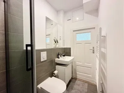 مطبخ; أجهزة المطبخ, أرضية خشبية, ضوء طبيعي, أسلوب عصري