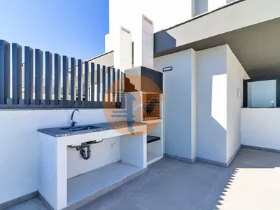 Cozinha; eletrodomésticos, chão de azulejo, luz natural, estilo moderno