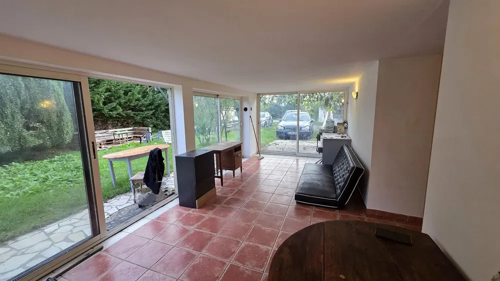 Küche; küchengeräte, holzboden, tageslicht, moderner stil