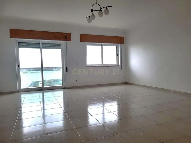 Küche; küchengeräte, holzboden, tageslicht, moderner stil