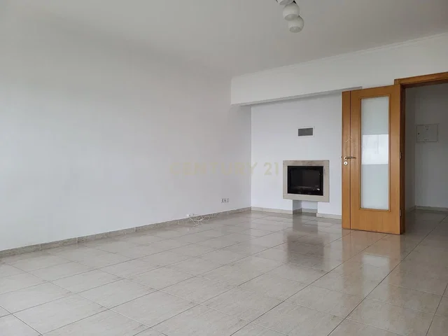 Küche; küchengeräte, holzboden, tageslicht, moderner stil