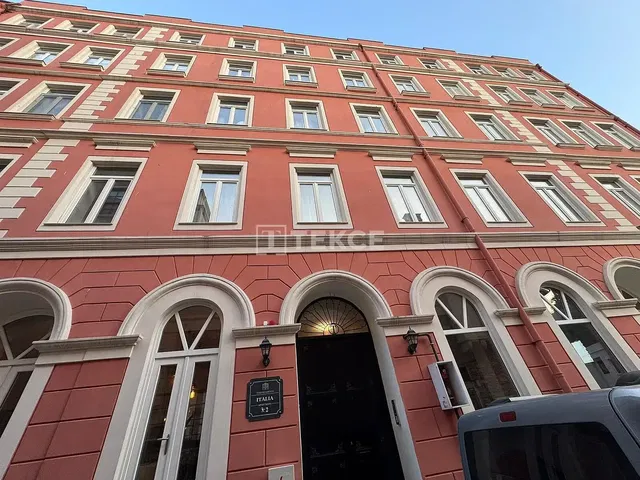 Küche; küchengeräte, holzboden, tageslicht, moderner stil