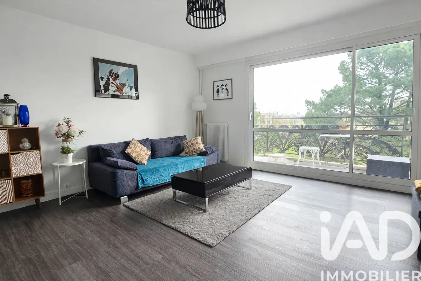 Küche; küchengeräte, holzboden, tageslicht, moderner stil