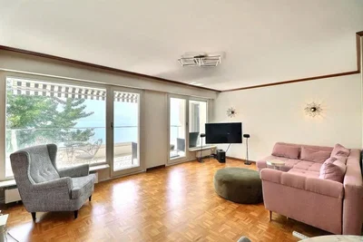 Cuisine; électroménager, parquet, lumière naturelle, style moderne