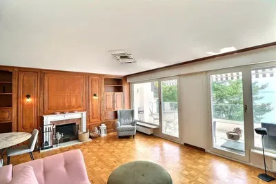 Küche; küchengeräte, holzboden, tageslicht, moderner stil