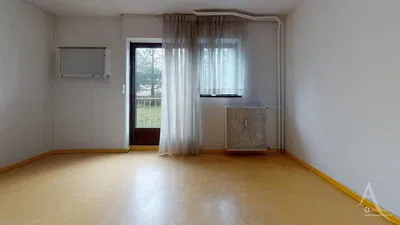 Kuchnia; sprzęt kuchenny, podłoga drewniana, światło dzienne, styl nowoczesny