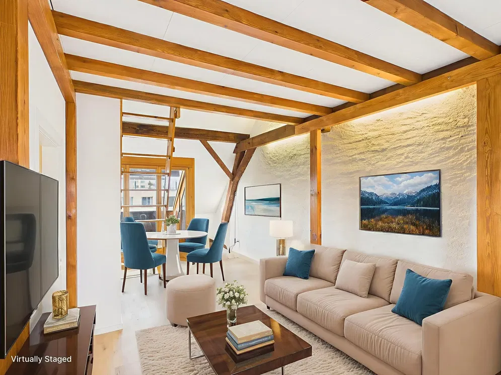 Küche; küchengeräte, holzboden, tageslicht, moderner stil