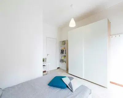 Cuisine; électroménager, parquet, lumière naturelle, style moderne