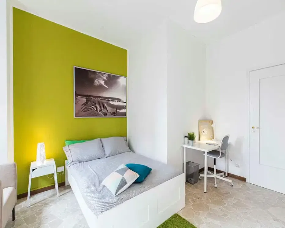 Cuisine; électroménager, carrelage, lumière naturelle, style moderne