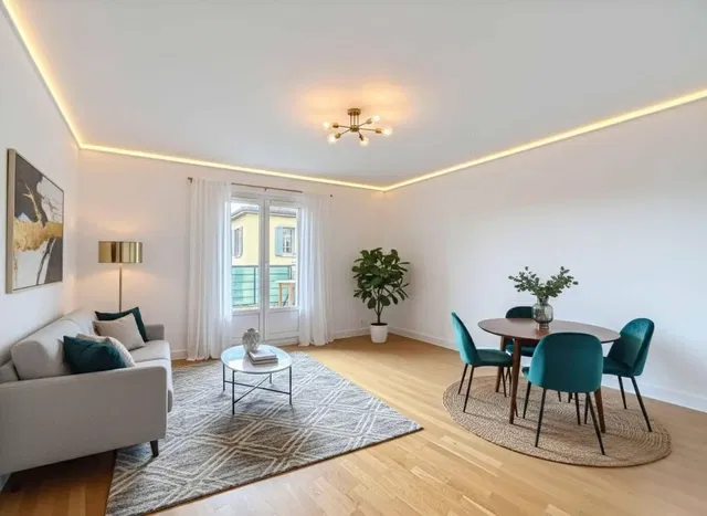 مطبخ; أجهزة المطبخ, أرضية خشبية, ضوء طبيعي, أسلوب عصري