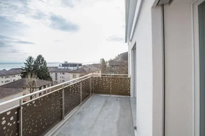 Küche; küchengeräte, holzboden, tageslicht, moderner stil