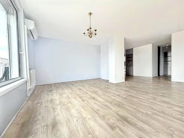 Küche; küchengeräte, holzboden, tageslicht, moderner stil