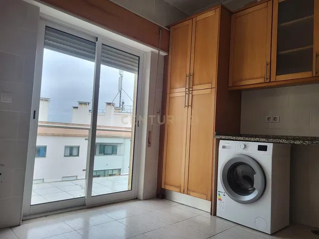Living room; wood floor, natural light, modern style