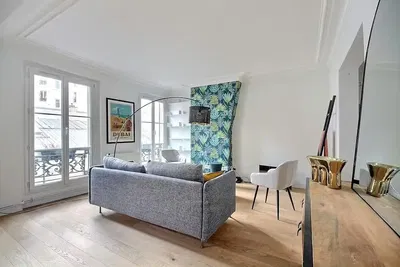 Living room; wood floor, natural light, modern style