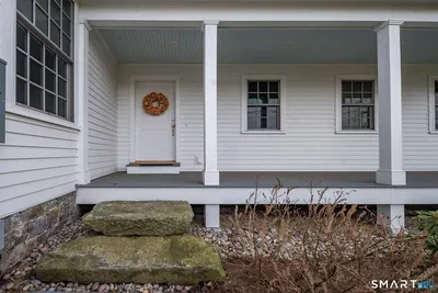 Küche; küchengeräte, holzboden, tageslicht, moderner stil