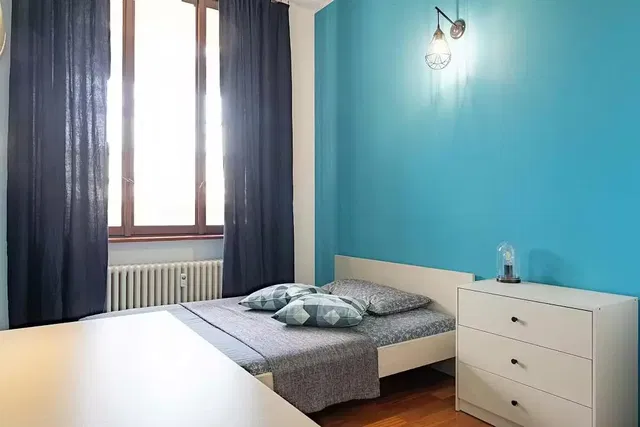 Cuisine; électroménager, parquet, lumière naturelle, style moderne