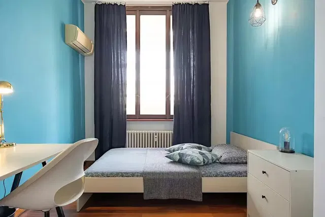 Cuisine; électroménager, parquet, lumière naturelle, style moderne