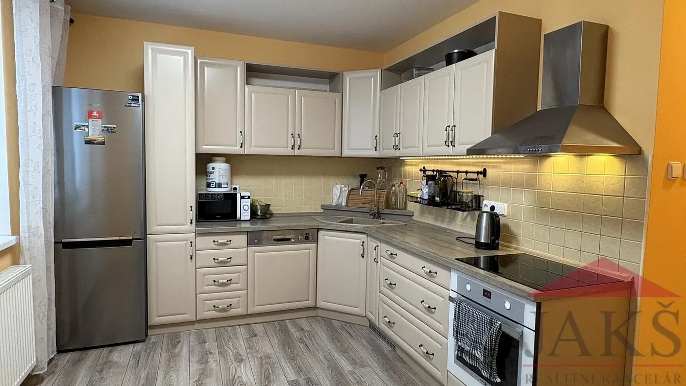 Cuisine; électroménager, parquet, lumière naturelle, style moderne