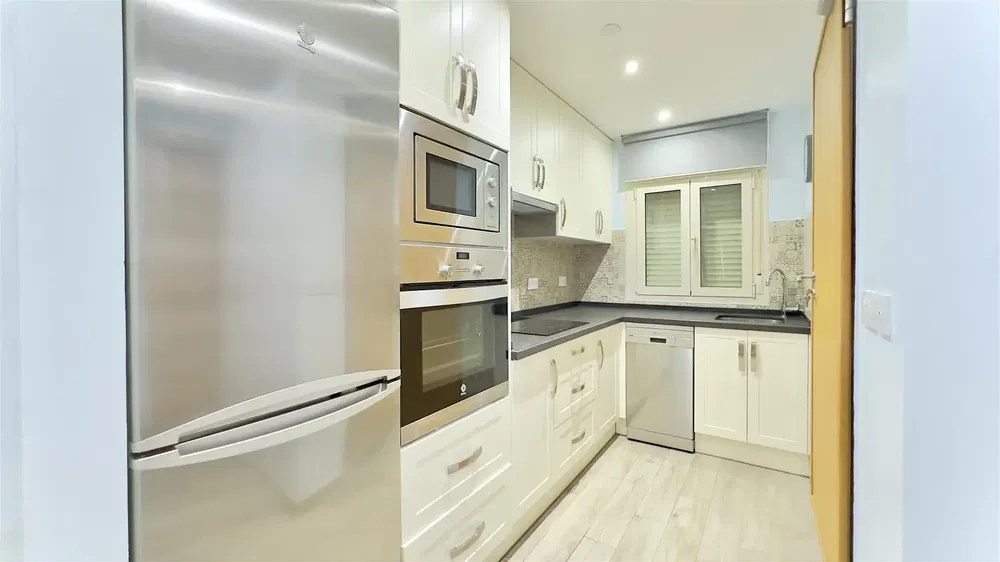 Salon; parquet, lumière naturelle, style moderne