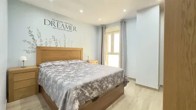 Cuisine; électroménager, parquet, lumière naturelle, style moderne