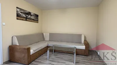 Cuisine; électroménager, parquet, lumière naturelle, style moderne