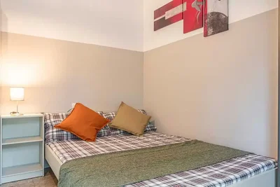 Cuisine; électroménager, parquet, lumière naturelle, style moderne