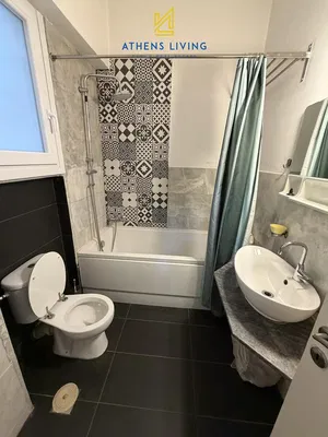 Cozinha; eletrodomésticos, chão de madeira, luz natural, estilo moderno