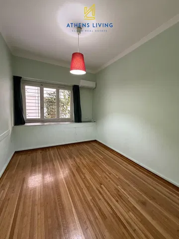 Living room; wood floor, natural light, modern style