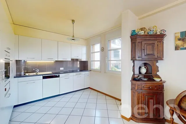 Küche; küchengeräte, holzboden, tageslicht, moderner stil