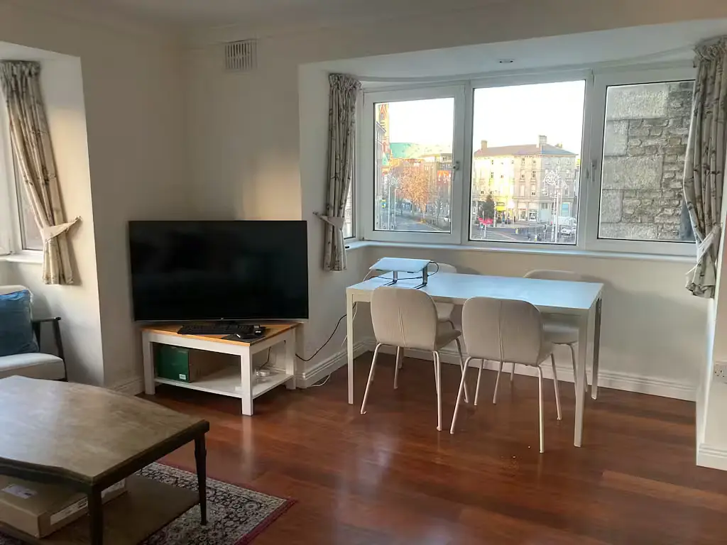 Living room; wood floor, natural light, modern style