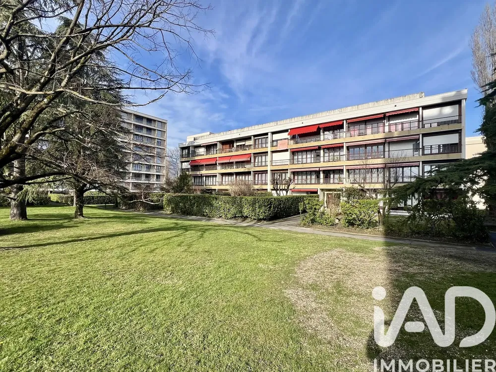 Küche; küchengeräte, holzboden, tageslicht, moderner stil