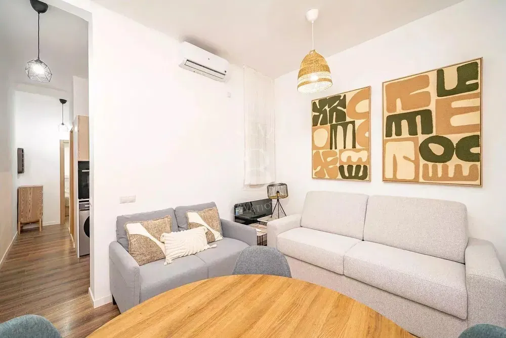 Küche; küchengeräte, holzboden, tageslicht, moderner stil