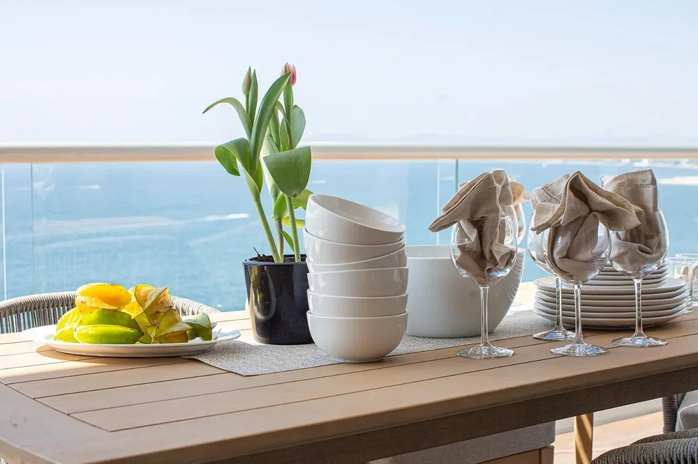 Cuisine; électroménager, parquet, lumière naturelle, style moderne