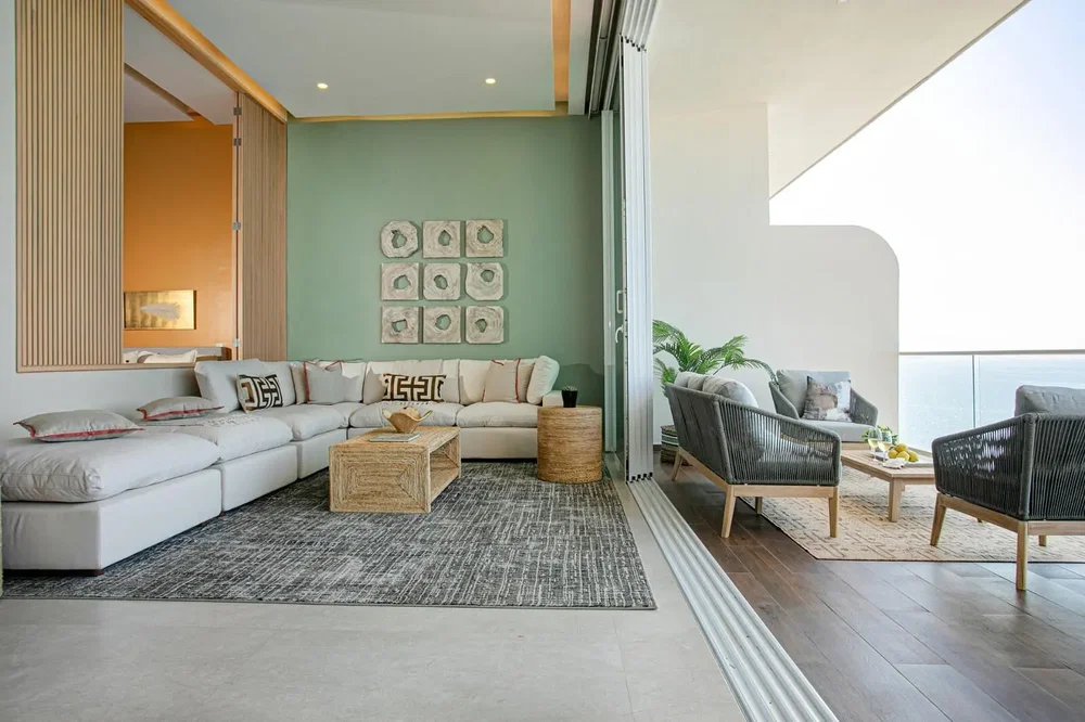 Salon; parquet, lumière naturelle, style moderne