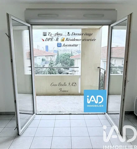 مطبخ; أجهزة المطبخ, أرضية خشبية, ضوء طبيعي, أسلوب عصري