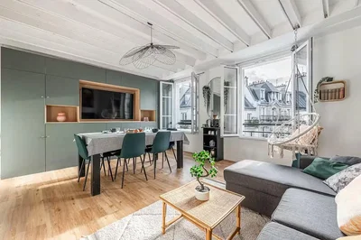 Küche; küchengeräte, holzboden, tageslicht, moderner stil