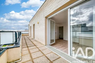 Küche; küchengeräte, holzboden, tageslicht, moderner stil