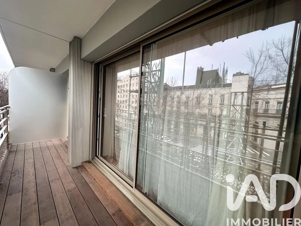 Küche; küchengeräte, holzboden, tageslicht, moderner stil