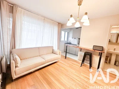 Küche; küchengeräte, holzboden, tageslicht, moderner stil