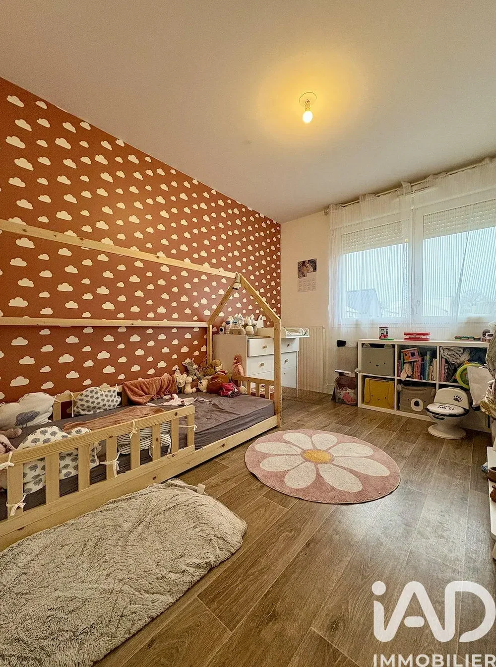 Cuisine; électroménager, parquet, lumière naturelle, style moderne