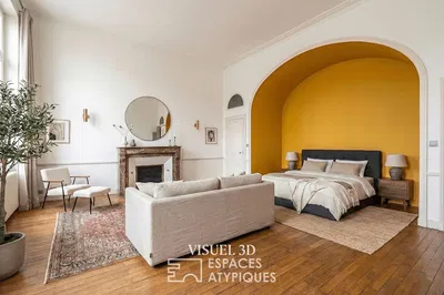 Kuchyně; kuchyňské spotřebiče, dřevěná podlaha, přirozené světlo, moderní styl