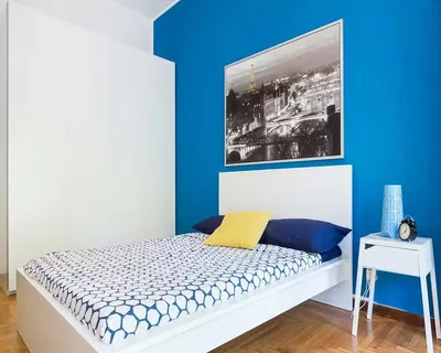 Cozinha; eletrodomésticos, chão de madeira, luz natural, estilo moderno