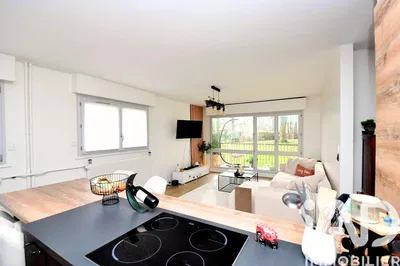 Küche; küchengeräte, holzboden, tageslicht, moderner stil