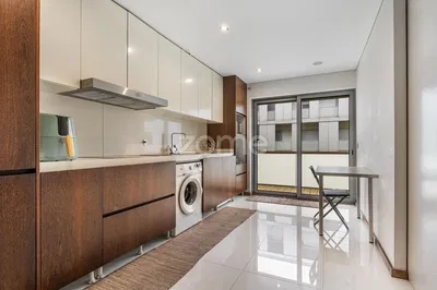 Küche; küchengeräte, holzboden, tageslicht, moderner stil